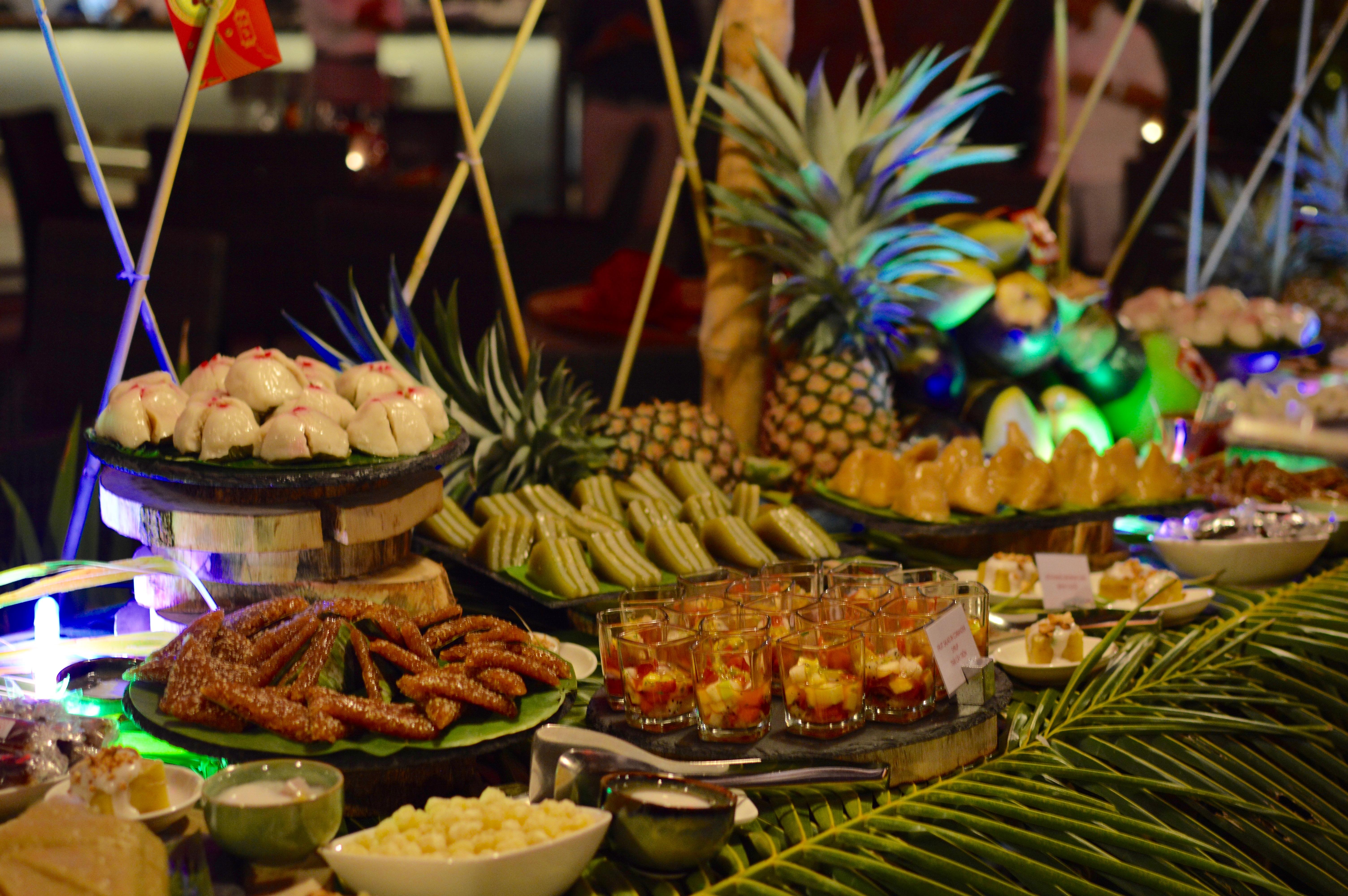 Salinda Resort Phu Quoc - Sparkling Wine Breakfast Екстериор снимка A selection of Philippine desserts