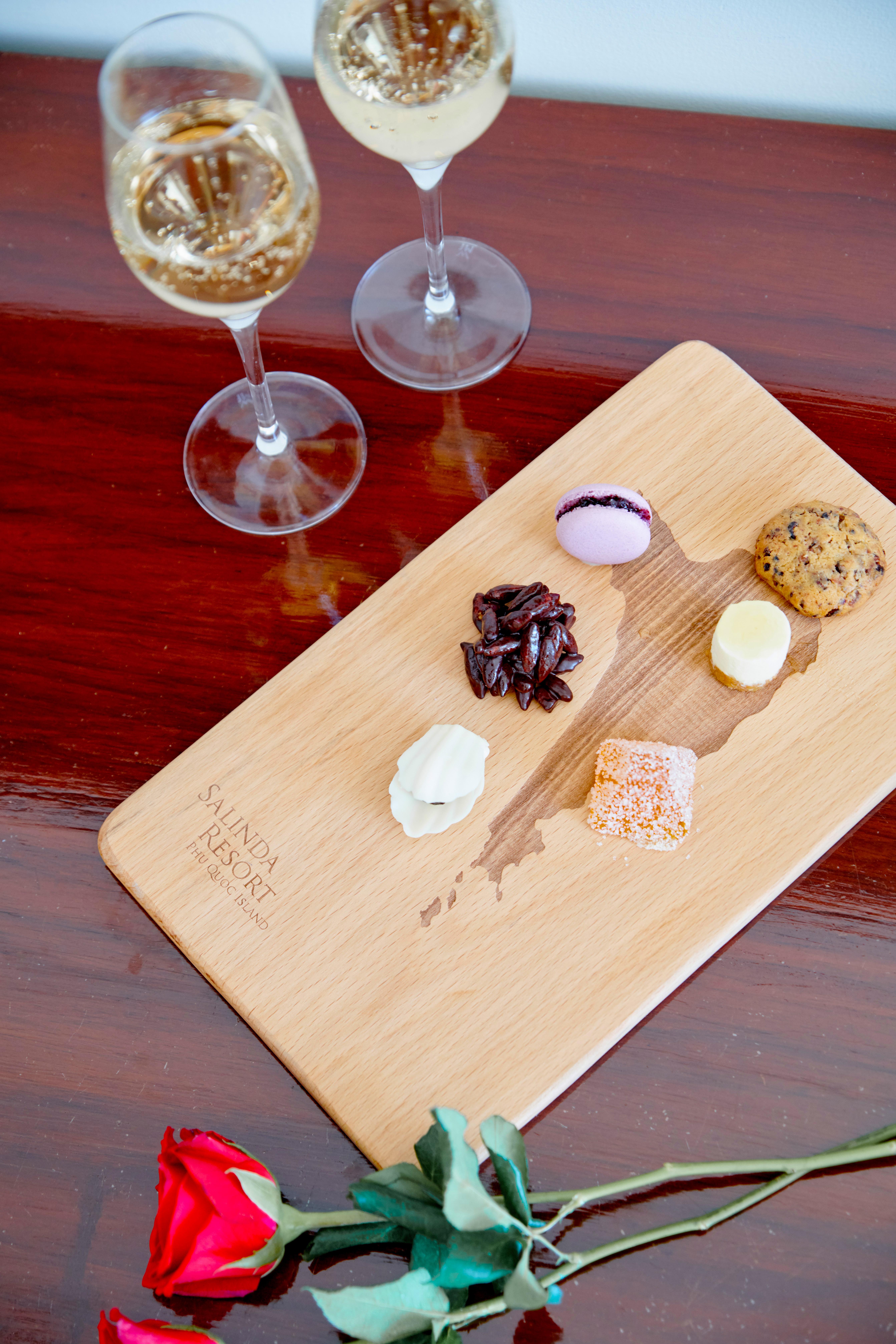 Salinda Resort Phu Quoc - Sparkling Wine Breakfast Екстериор снимка A selection of desserts at the restaurant