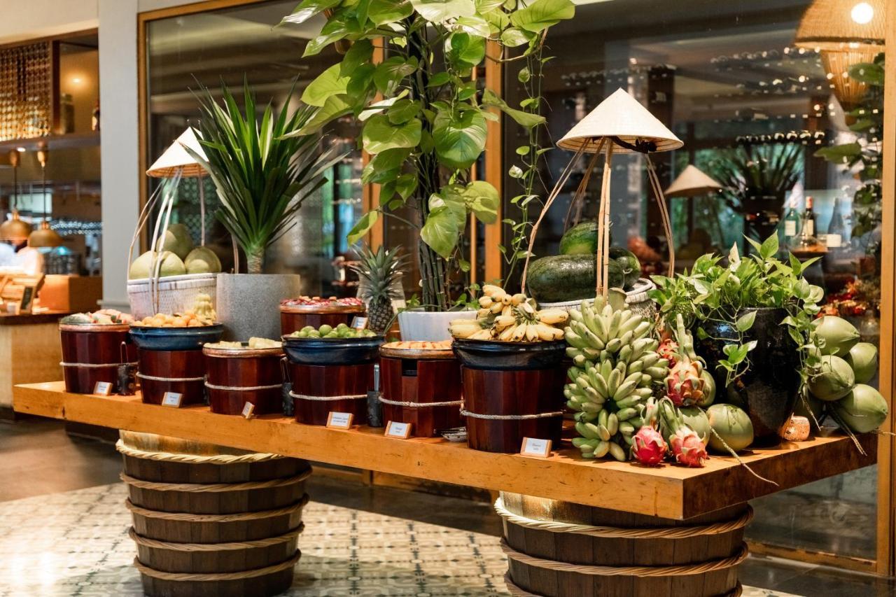 Salinda Resort Phu Quoc - Sparkling Wine Breakfast Екстериор снимка A buffet at a hotel