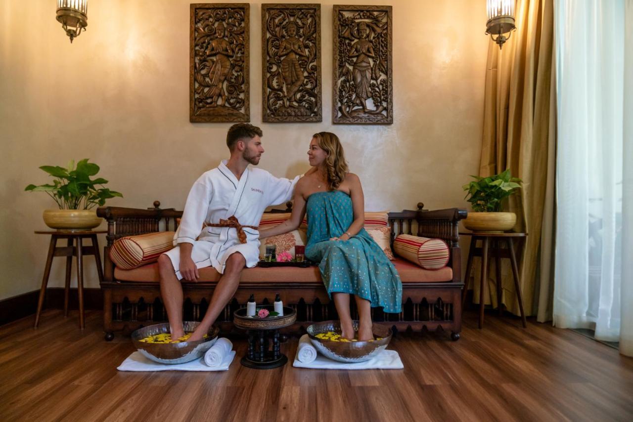 Salinda Resort Phu Quoc - Sparkling Wine Breakfast Екстериор снимка A couple at a spa
